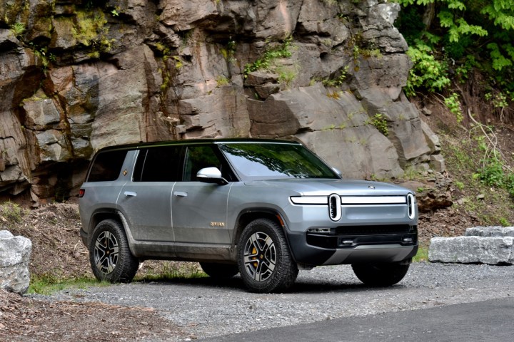 Front three quarter view of the 2022 Rivian R1S electric SUV.