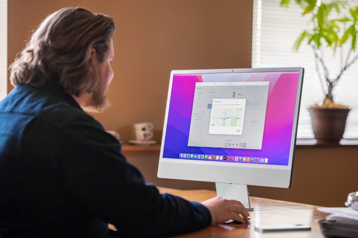 O iMac M1 de 24 polegadas da Apple é uma solução completa.