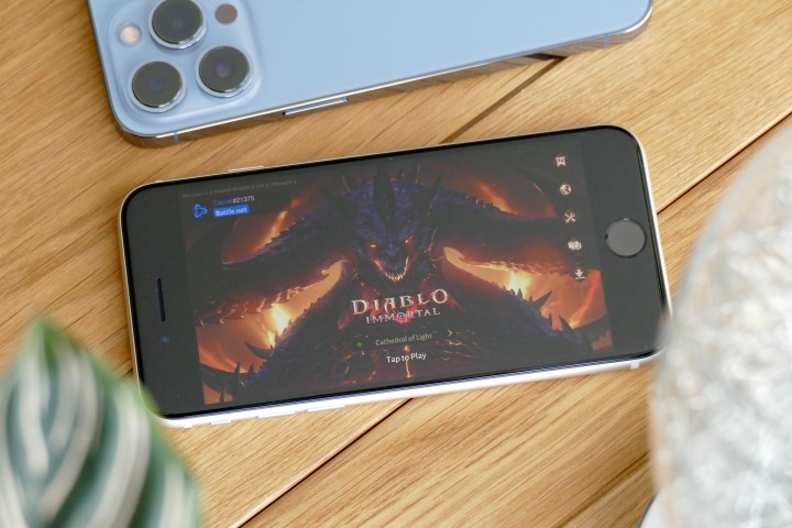Diablo Immortal on the iPhone SE (2022)