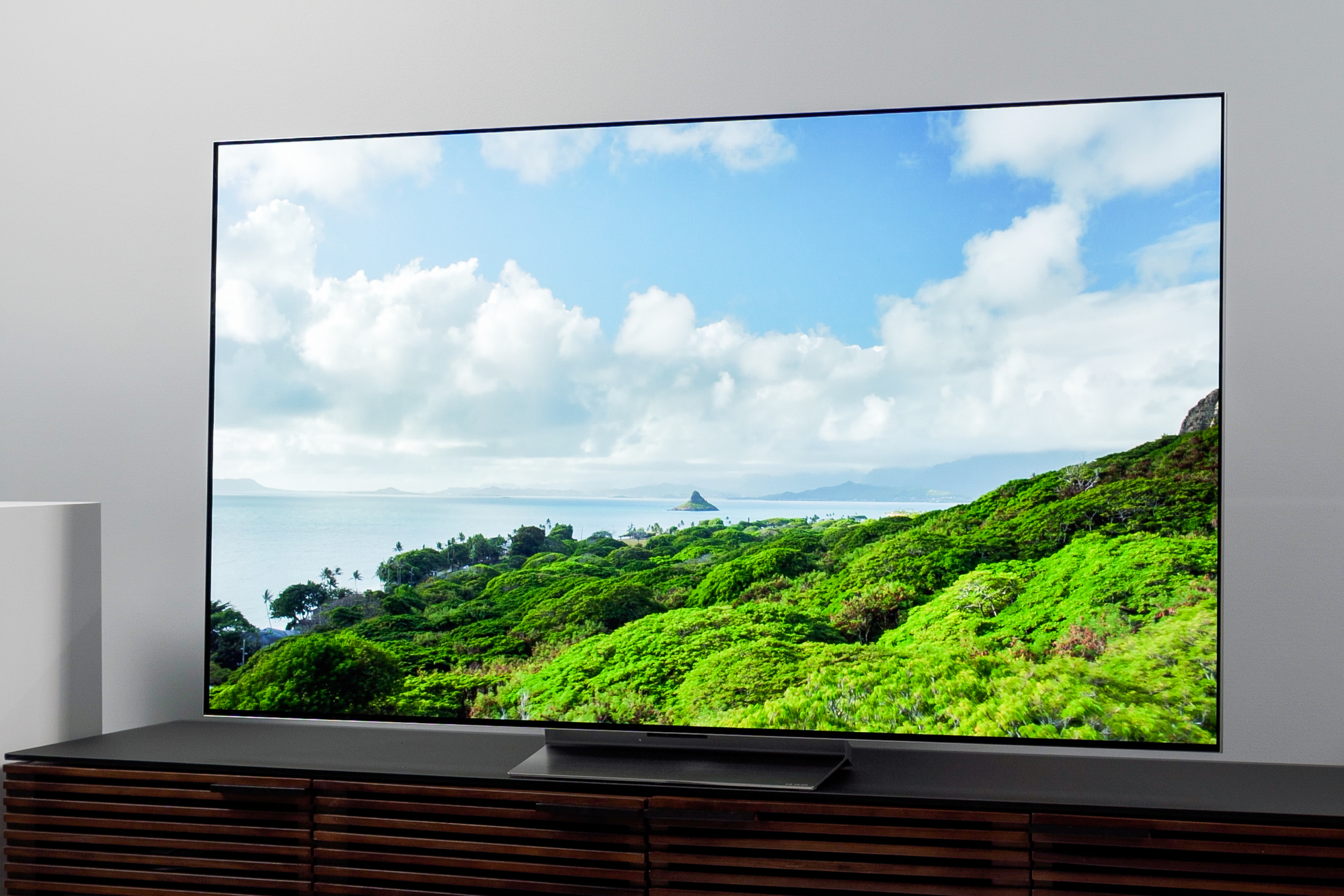 The best OLED TVs for 2022: LG, Samsung, and more | Tech Reader