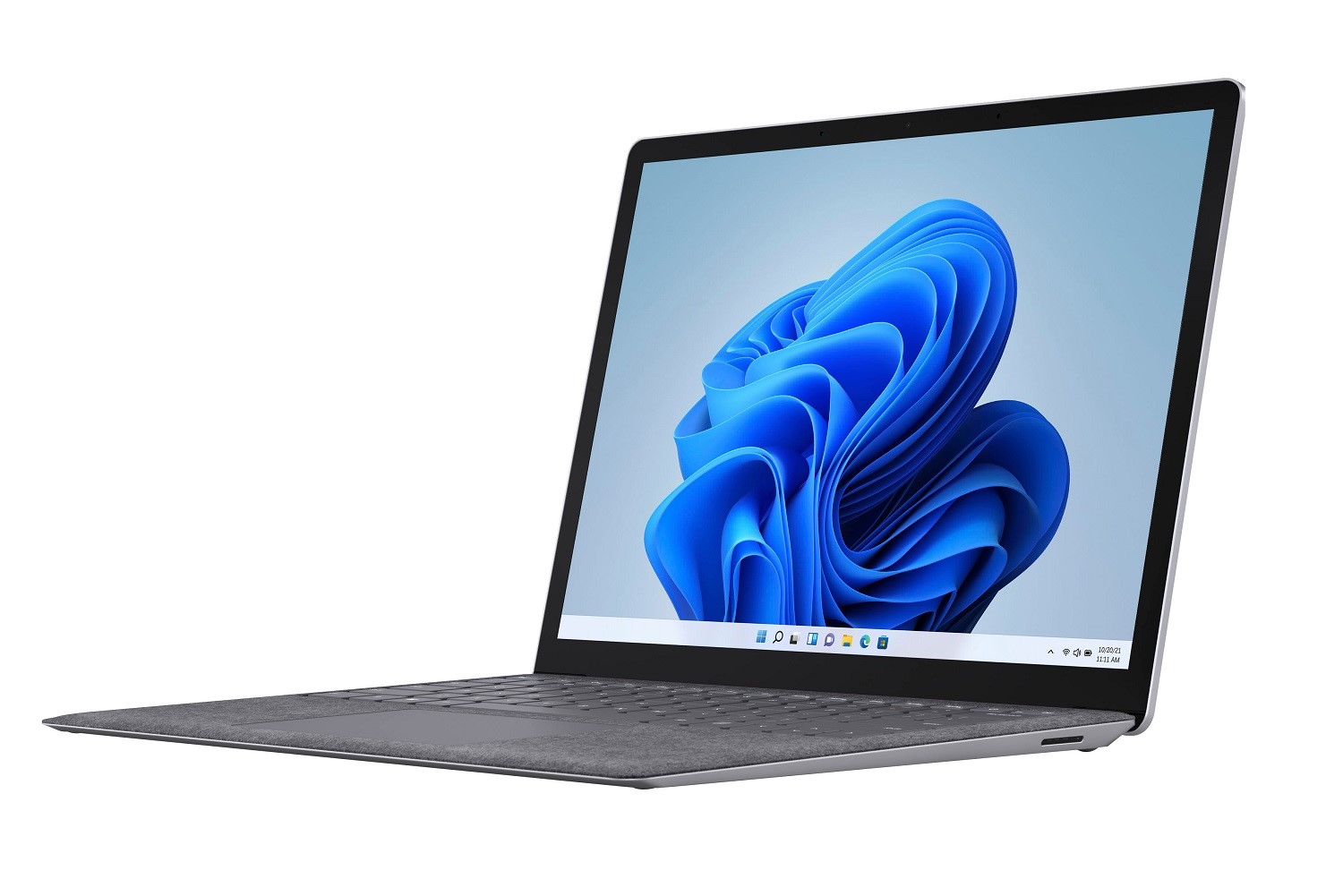 Una vista frontal en diagonal de un Microsoft Surface Laptop 4 sobre un fondo blanco.