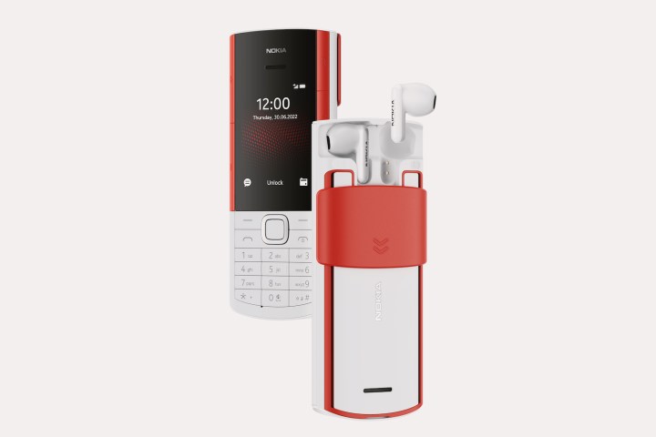Il telefono Nokia 5710 XpressAudio con gli auricolari nella parte posteriore.