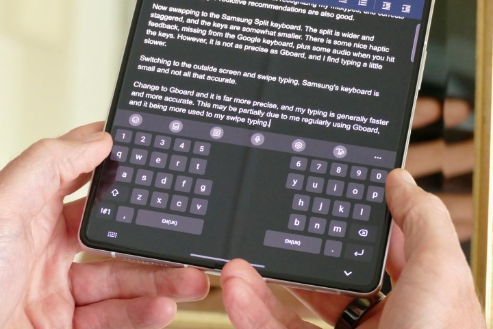 Samsung's split screen keyboard mode on the Galaxy Z Fold 3.