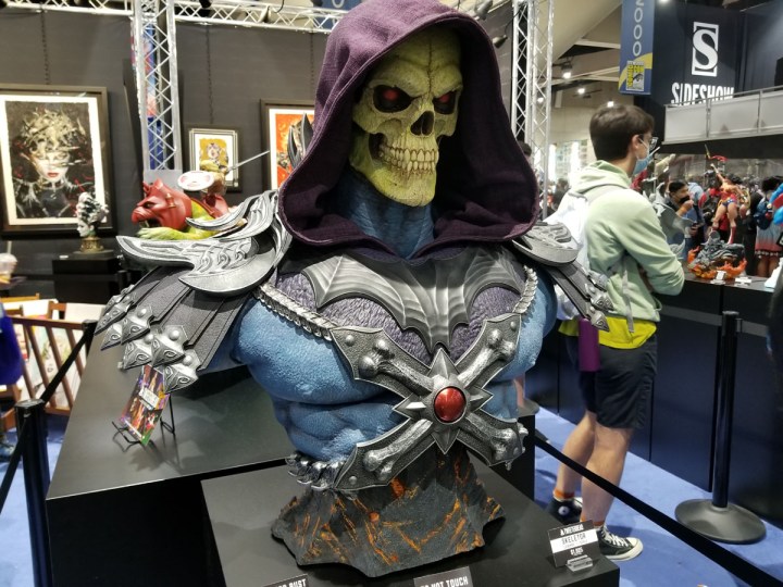 A bust of Skeletor.