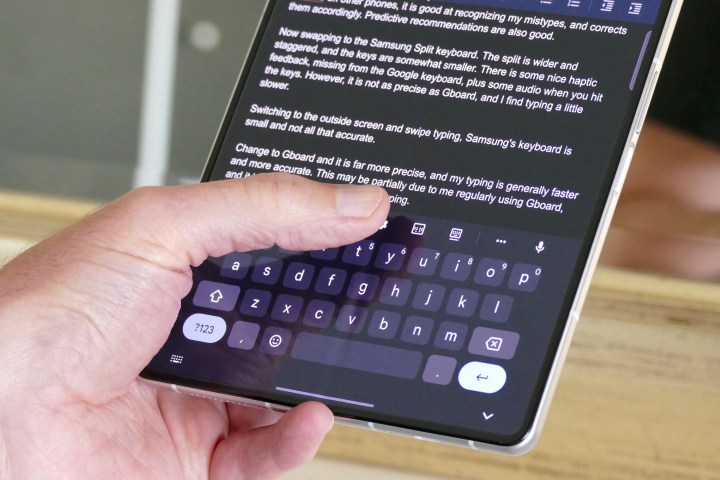 Button used to activate Gboard's split screen keyboard mode.