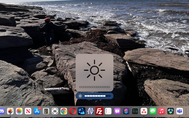 Vivid app adds a second brightness bar to a 2021 MacBook Pro.