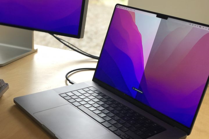 The Vivid app has a free split-screen mode that demonstrates double-brightness on half the screen of a 2021 MacBook Pro.