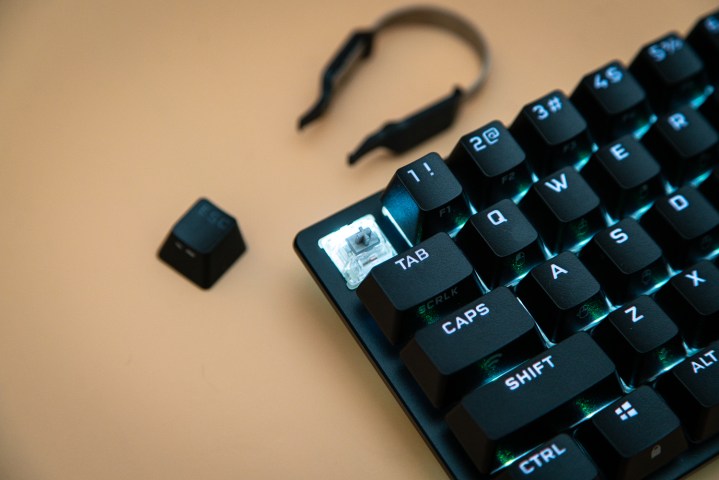Speed ​​Silver switches on the Corsair K70 Pro Mini.