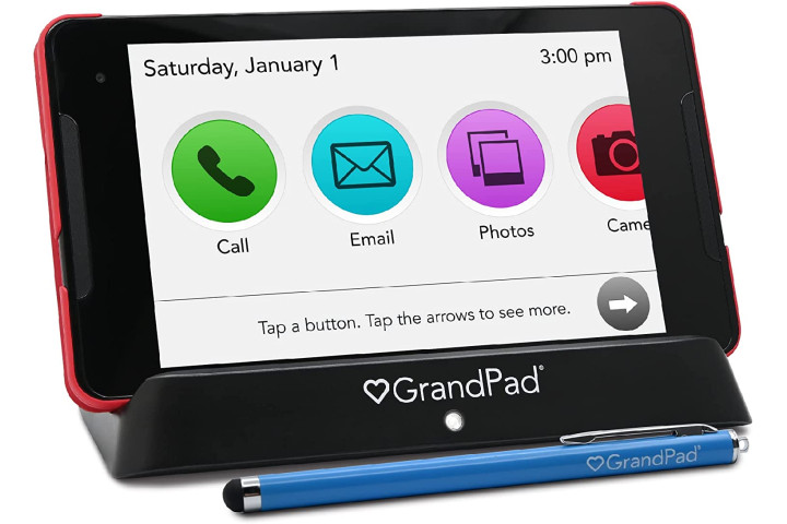 تبلت GrandPad برای سالمندان با قلم خود در کناری که نمادهای بزرگ قابل دسترسی را نشان می دهد.