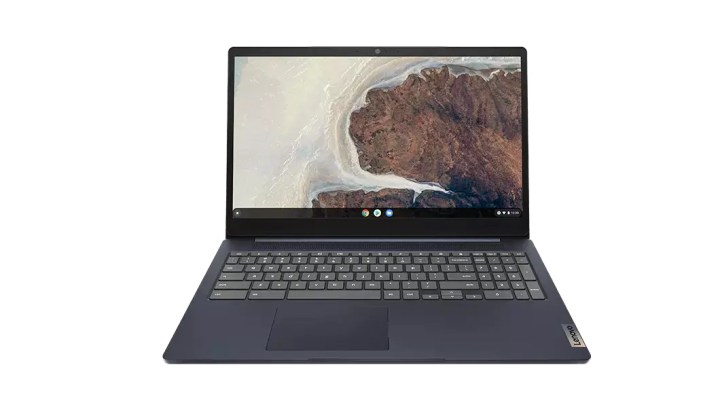 Um Lenovo Chromebook 3i de 15 polegadas está aberto em um fundo branco.