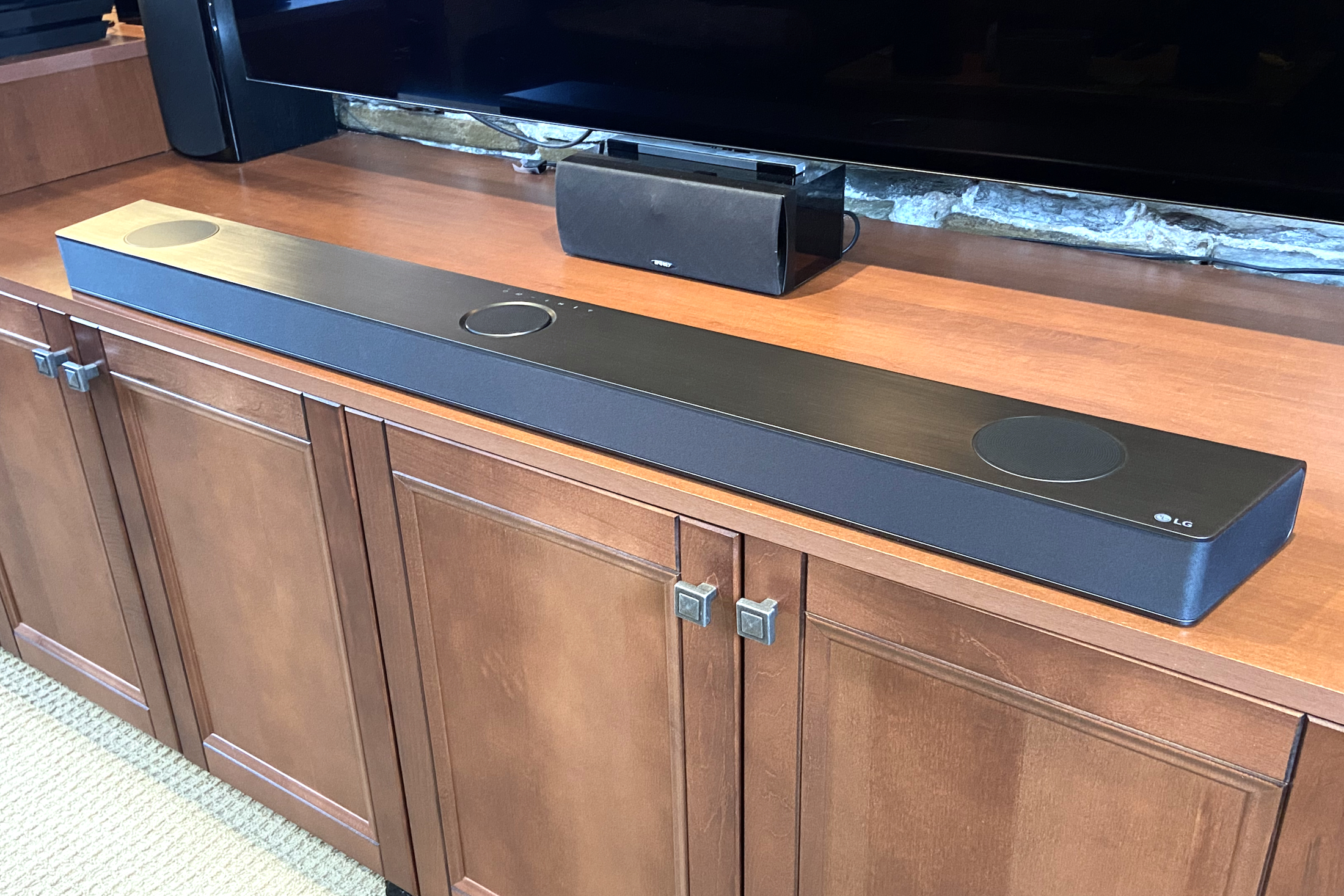 One of LG's best surround sound systems is $800 off today - Vimarsana News