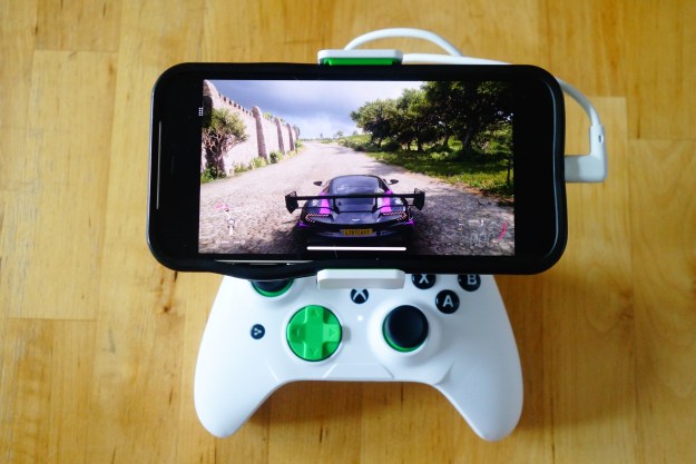 A RiotPWR Xbox Edition controller plays Forza Horizon 5 via a phone.