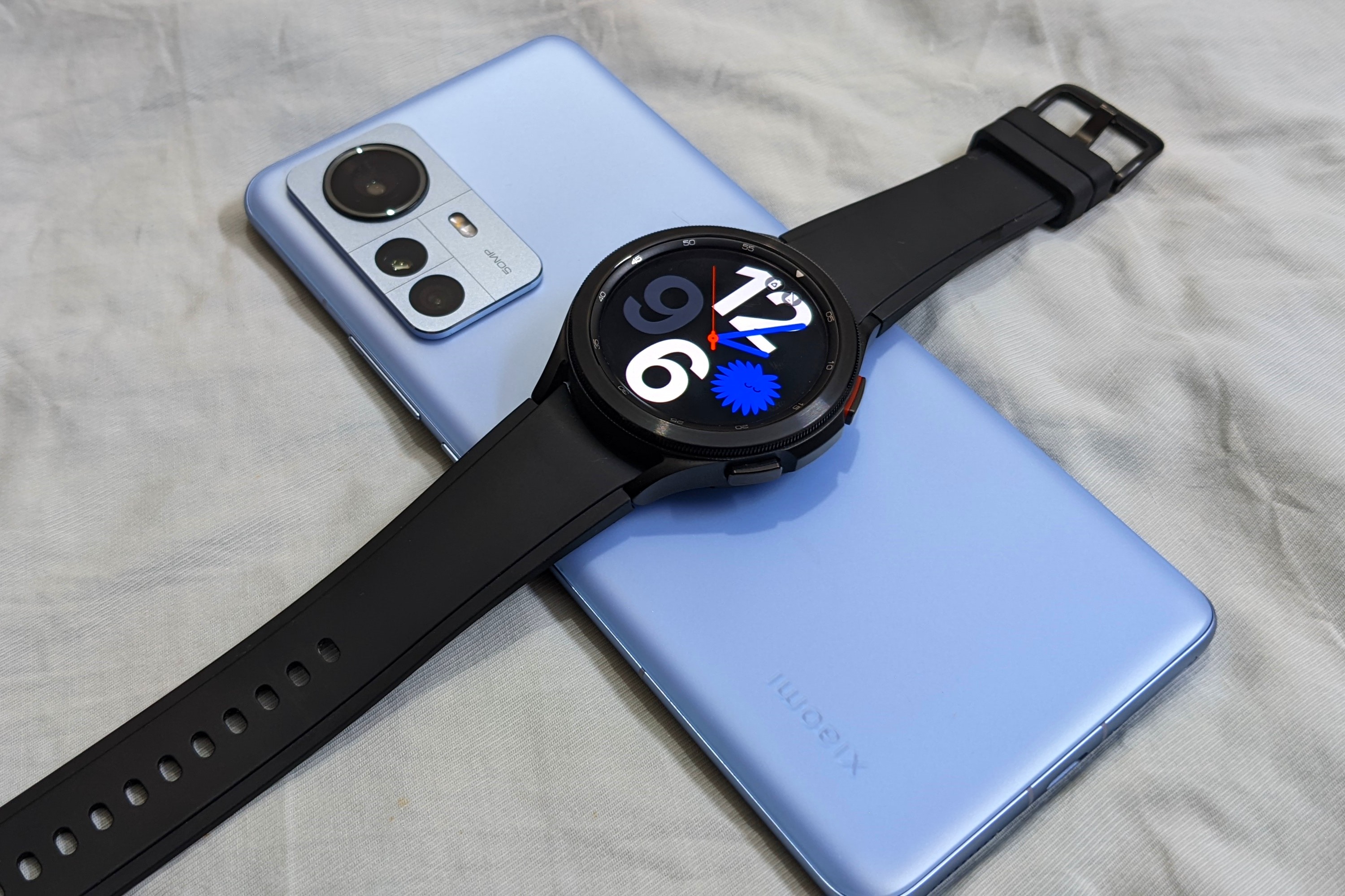 Galaxy Watch 4 no topo do Xiaomi 12 Pro