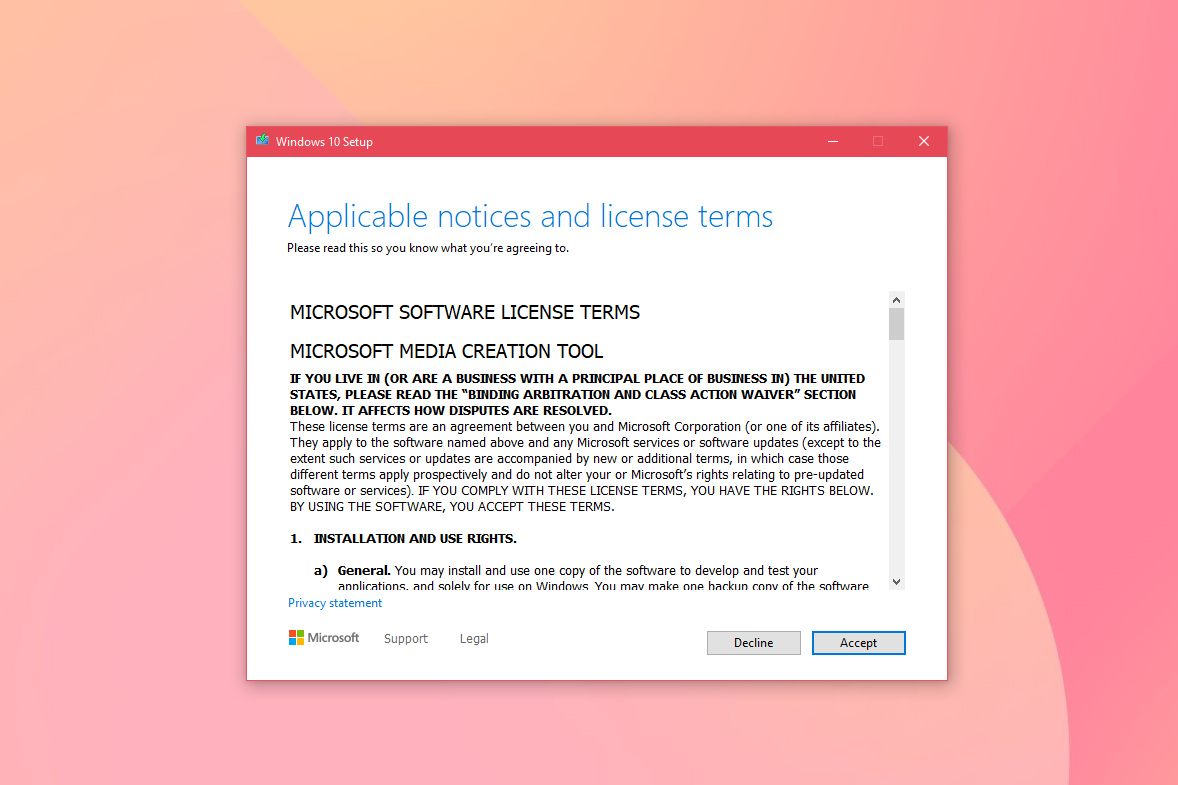 Captura de tela da ferramenta de mídia de instalação do Windows 10 mostrando os termos do contrato. 