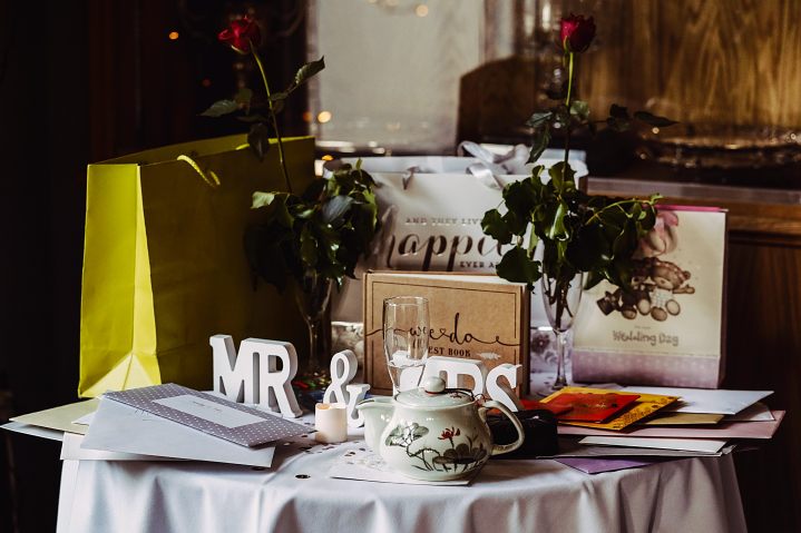 مجموعه ای زیبا از هدایای عروسی می تواند هنگام ثبت نام به دست شما برسد.