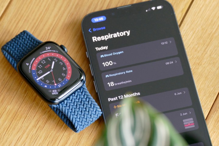 Apple Watch and iPhone 13 Pro showing respiratory rate.