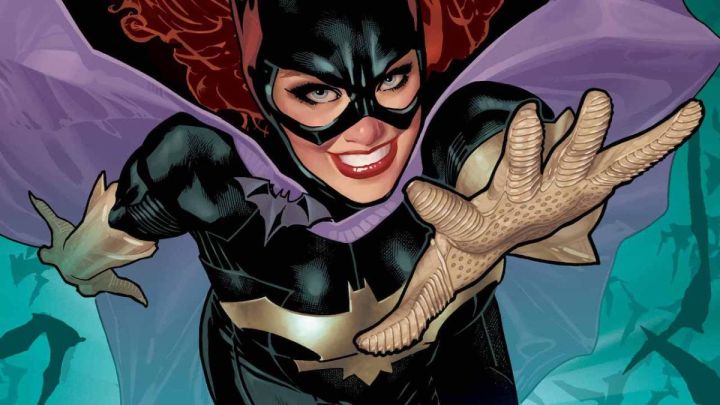 Batgirl sonriendo en la portada de los cómics new 52.