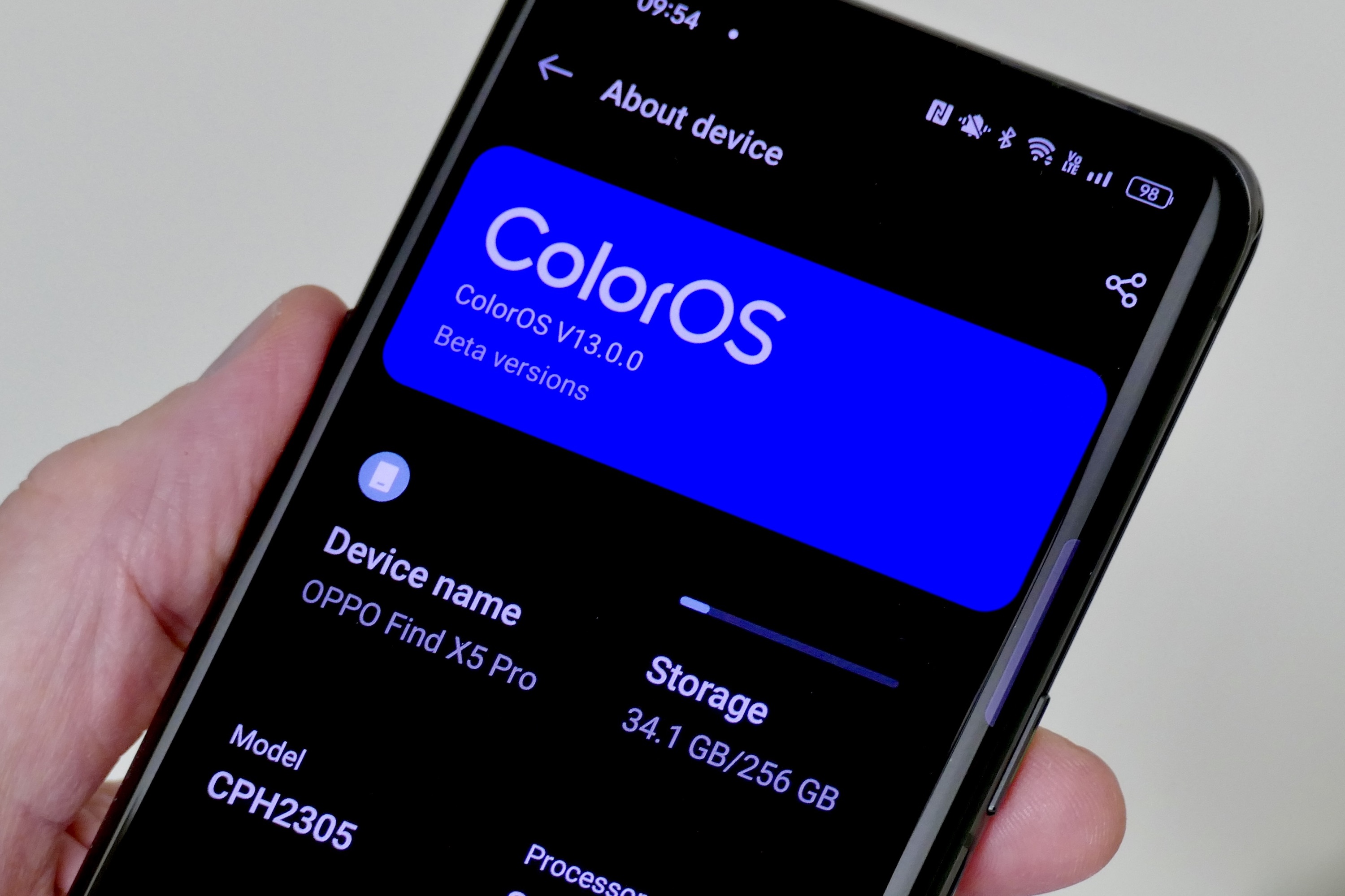 Oppo Find X5 Pro पर Oppo ColorOS 13 का स्प्लैश पेज।