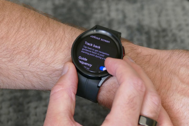 Activation de la fonction Track back sur la Galaxy Watch 5 Pro.