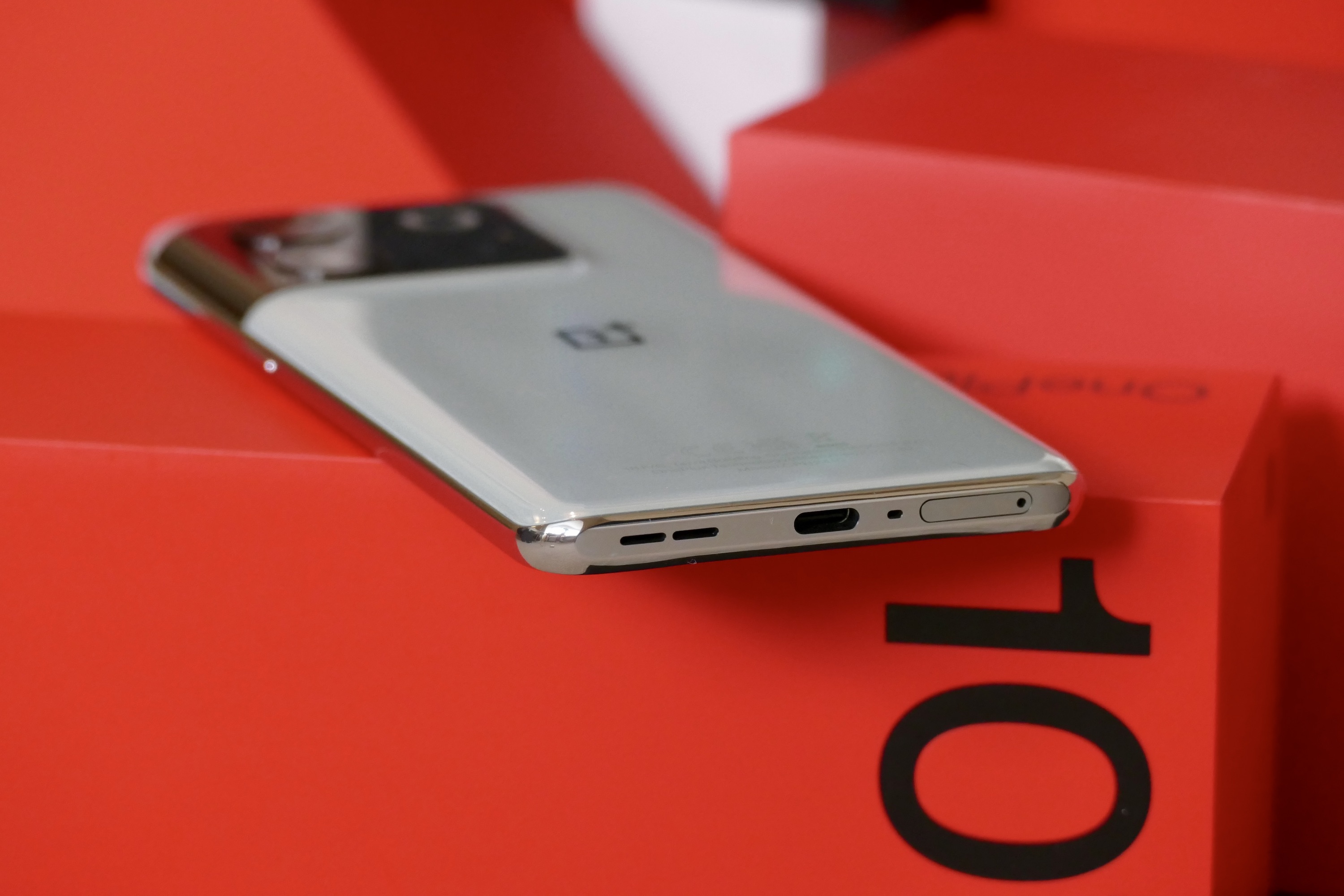 The OnePlus 10T 5G is The Fastest Charging Smartphone Ever