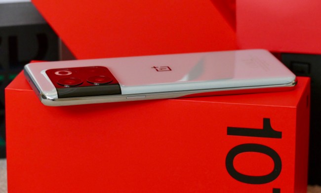The side of the OnePlus 10T showing the power key.