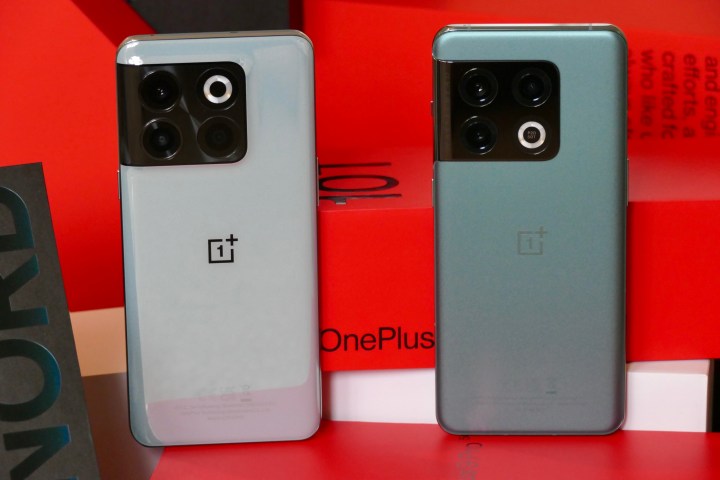OnePlus 10T with the OnePlus 10 Pro.