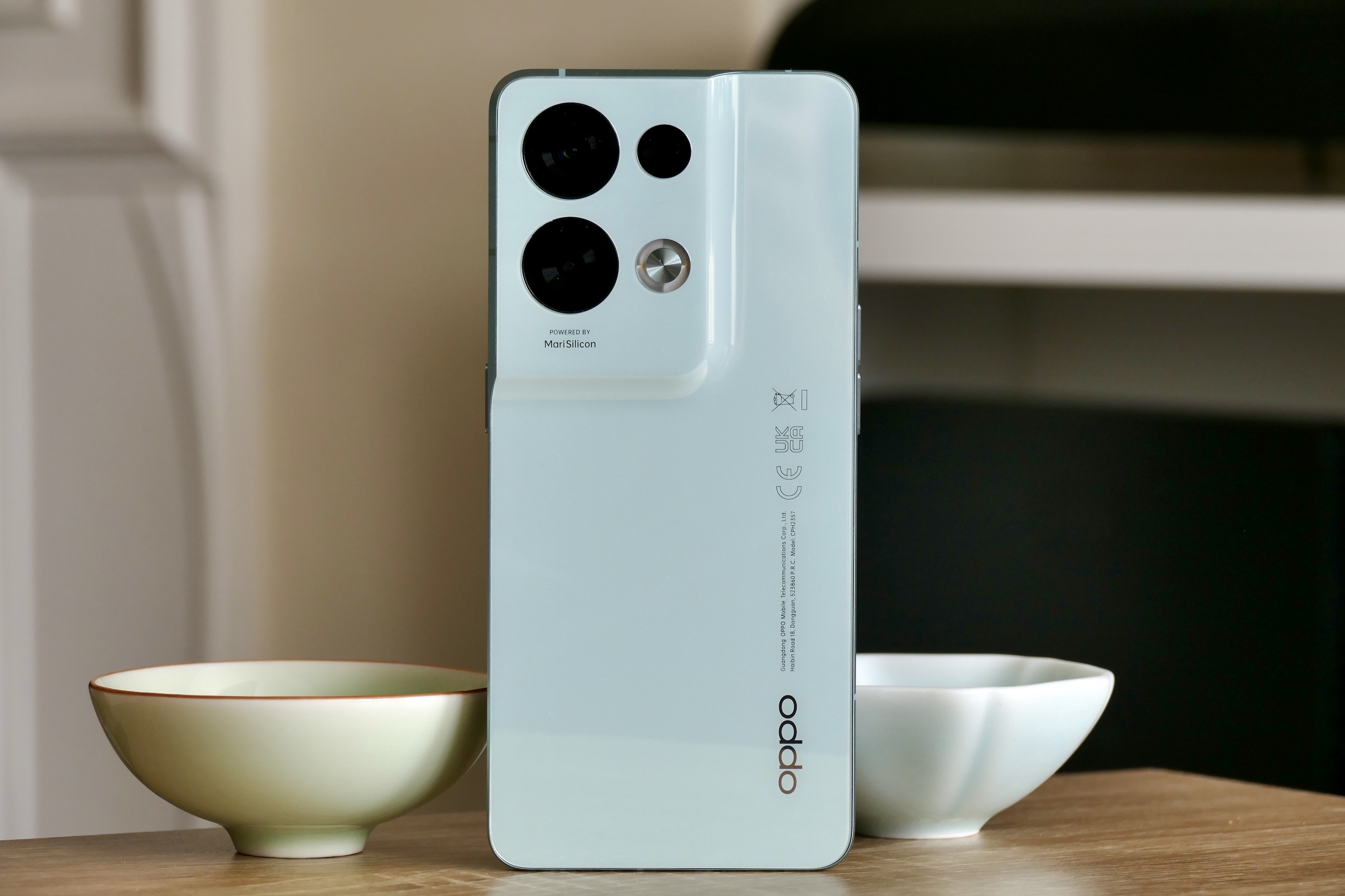 پشت Oppo Reno 8 Pro.