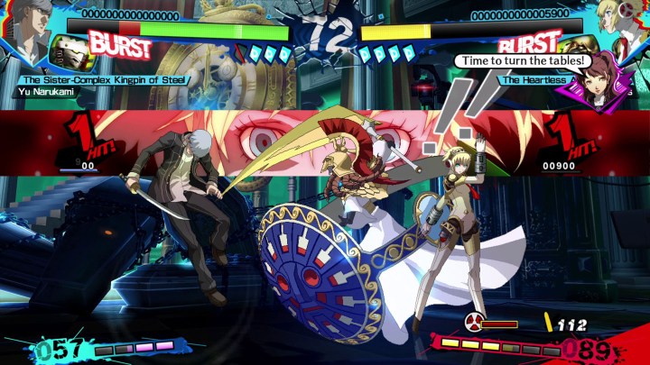 Persona 4 Arena Ultimax'ta iki karakter dövüşüyor.