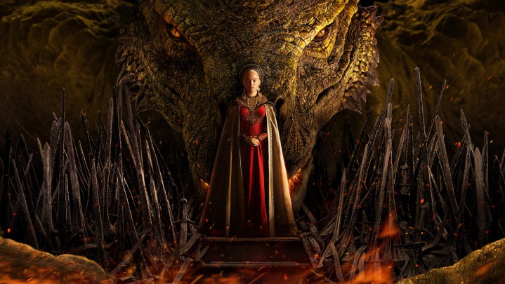 La joven princesa Rhaenyra con su dragón Syrax acechando detrás de ella.