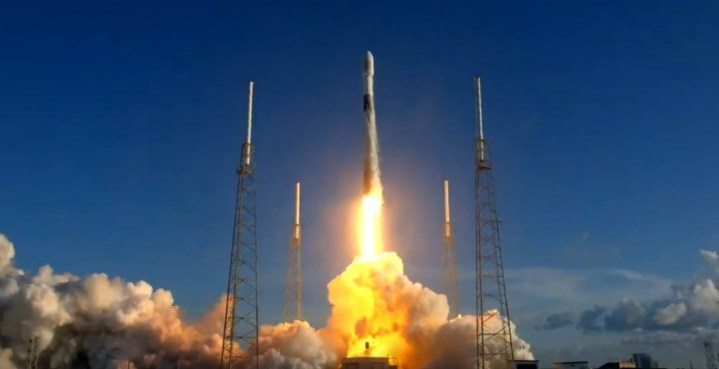 La missione Korea Pathfinder Lunar Orbiter (KPLO) viene lanciata su uno SpaceX Falcon 9 dal Launch Complex 40 alla Cape Canaveral Space Force Station in Florida il 4 agosto.
