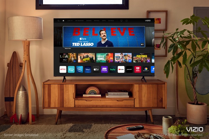 Телевизоры Vizio V-Series в семейном номере с включенным Smart TV.