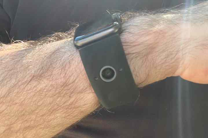 WristCam Fotocamera principale dell'Apple Watch indossata al polso.