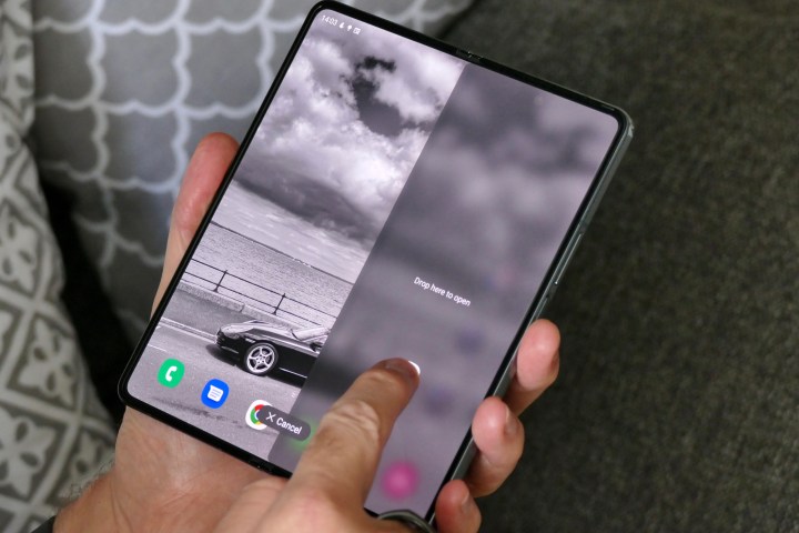 Opening an app in split screen on the Galaxy Z Fold 4.