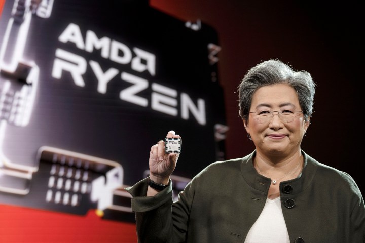 AMD CEO holds a Ryzen 7000 processor.