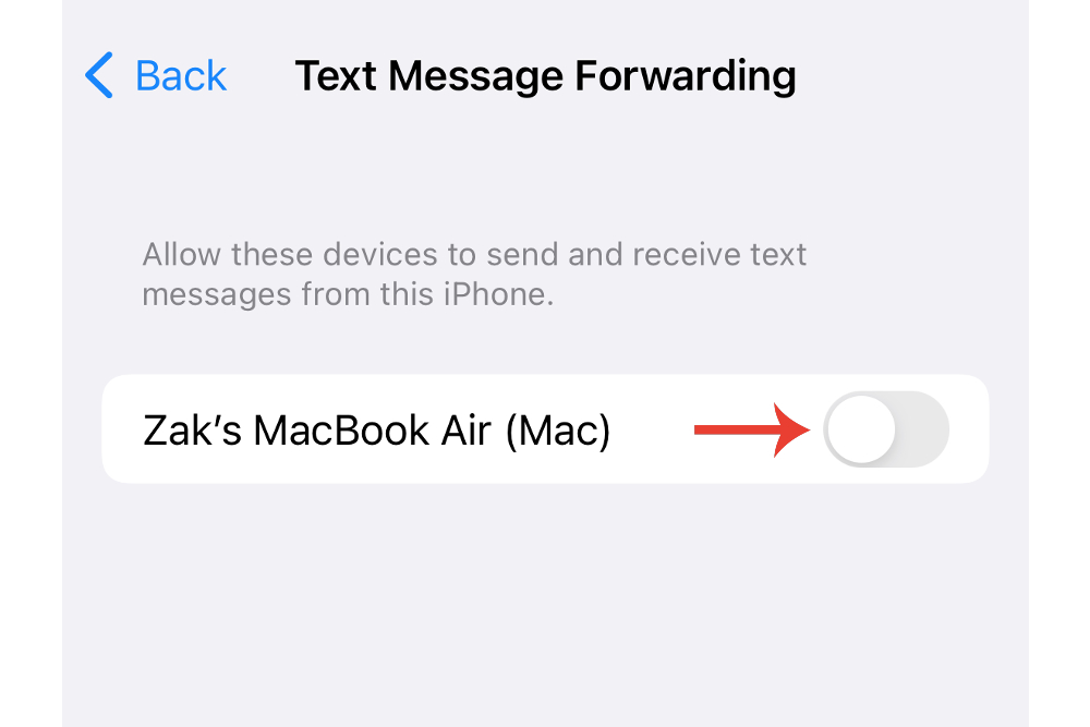 Habilitación del reenvío de mensajes de texto en iPhone para una Mac.