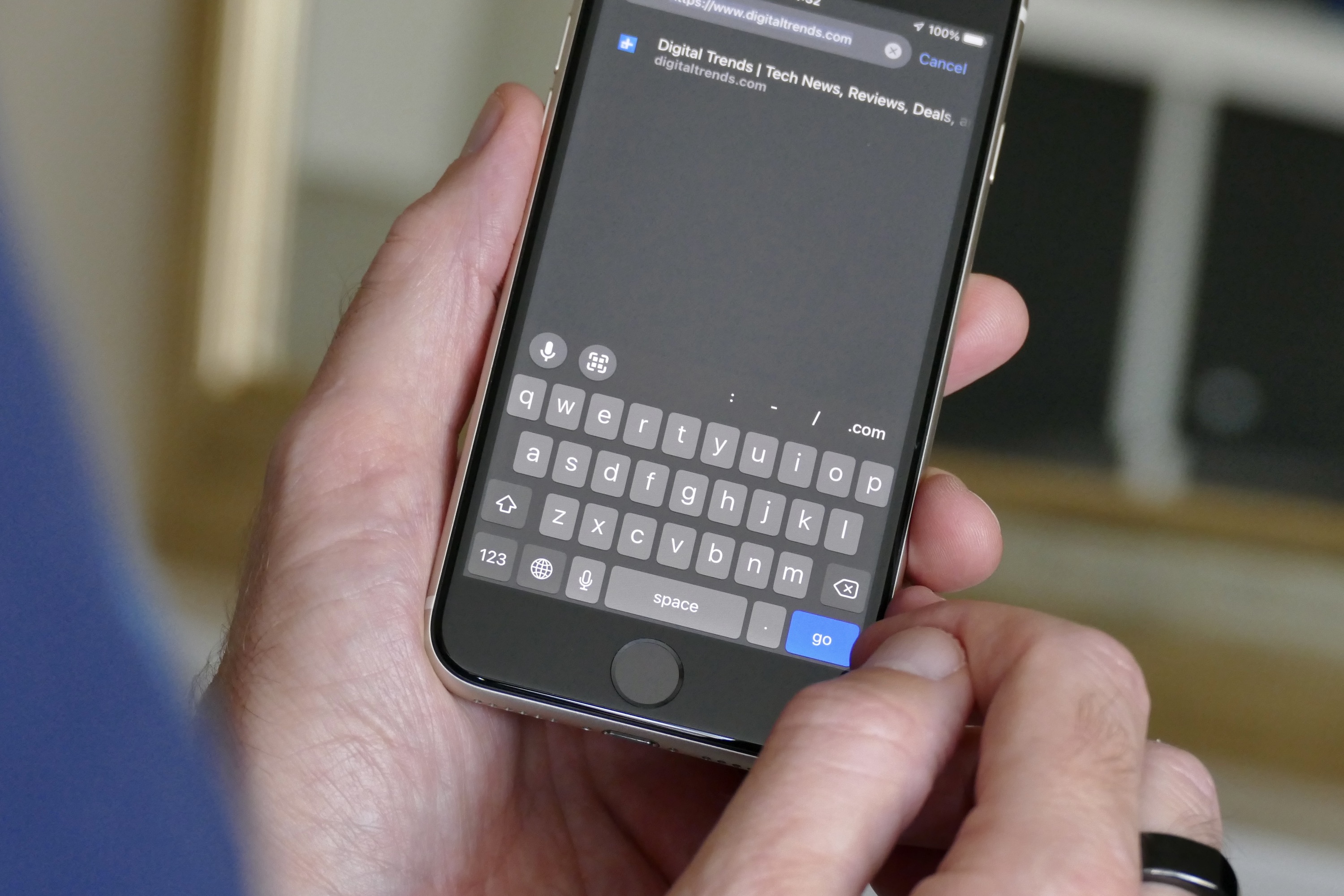 The Apple iPhone SE (2022) screen showing the keyboard.