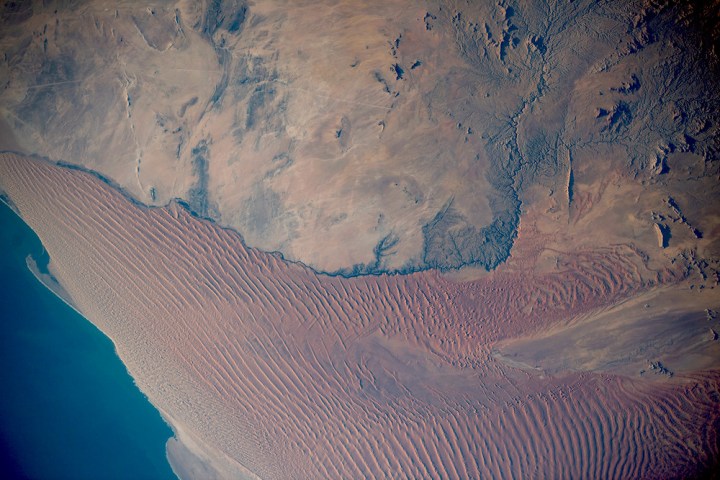 El desierto de Namib visto desde la estación espacial.