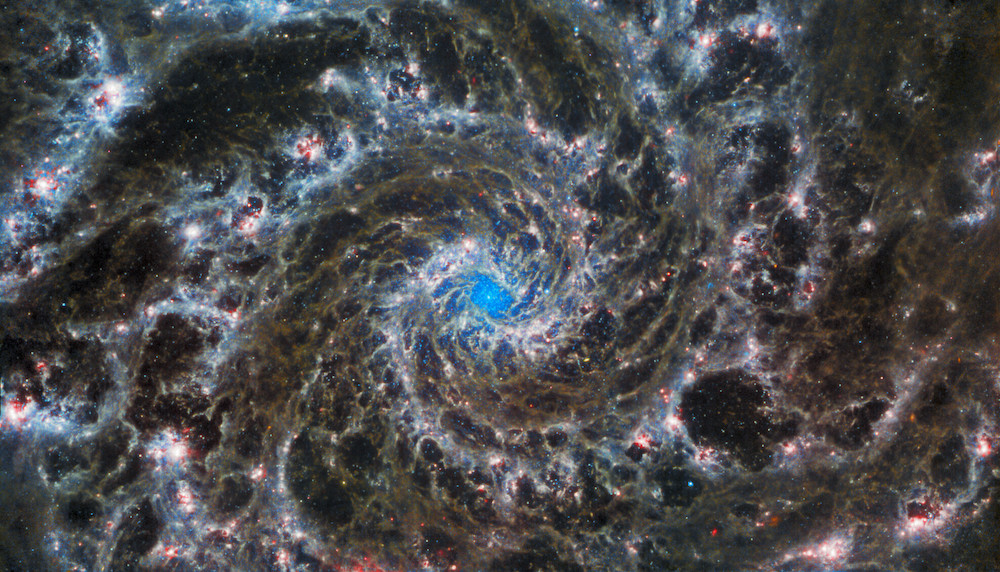 A Galáxia Fantasma capturada pelo Telescópio Espacial James Webb.