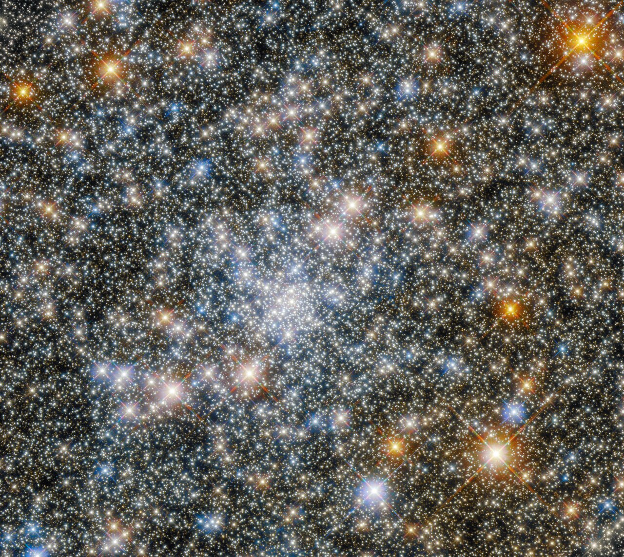 Thousands of stars press close together in Hubble image