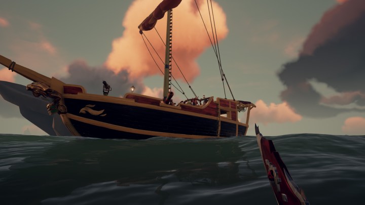 Um close-up de uma chalupa vermelha, em perfeitas condições flutuando no Sea of ​​Thieves