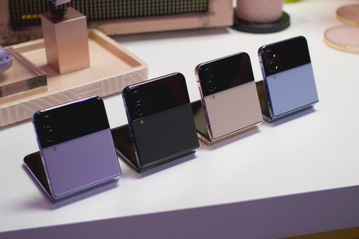 Samsung Galaxy Z Flip 4 colors on display.