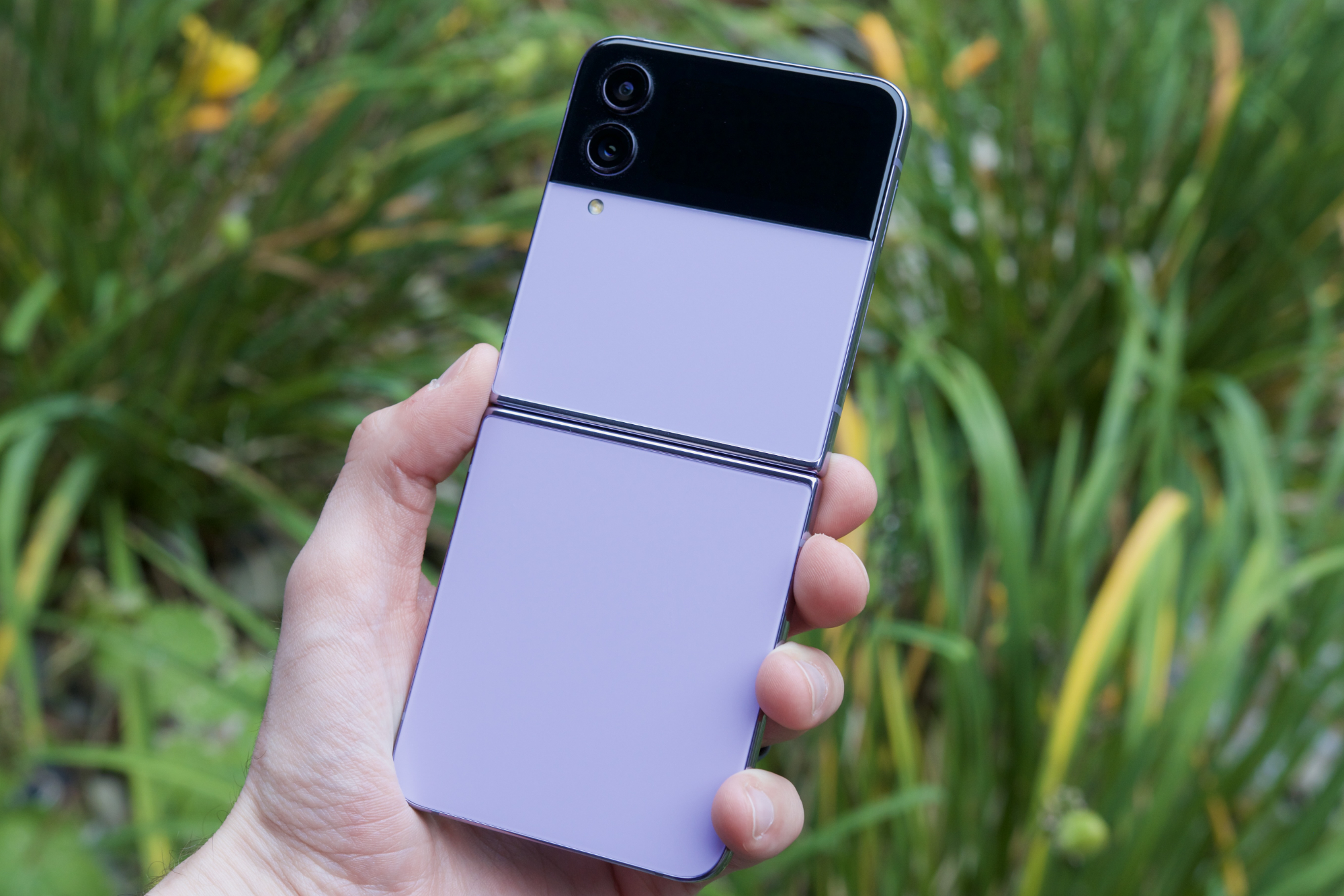 Samsung Galaxy Z Flip 4 colors: Should you go for mainstream or bespoke?