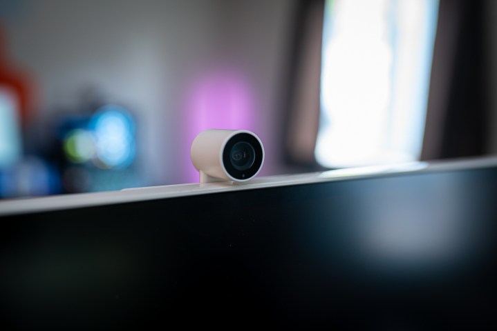 A webcam no Samsung M8 Smart Monitor.