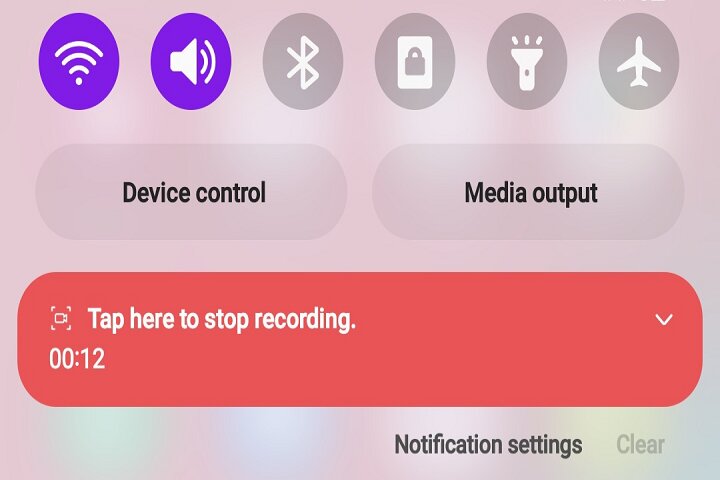 "toque aquí para detener la grabación" opción en Android 12.
