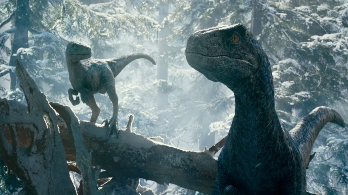 (4K) Velociraptor Running Across Screen 1