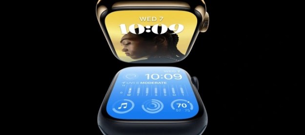 Apple Watch Series 8 double view.