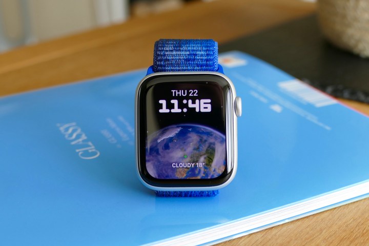 The Apple Watch SE 2 with its Earth watch face.