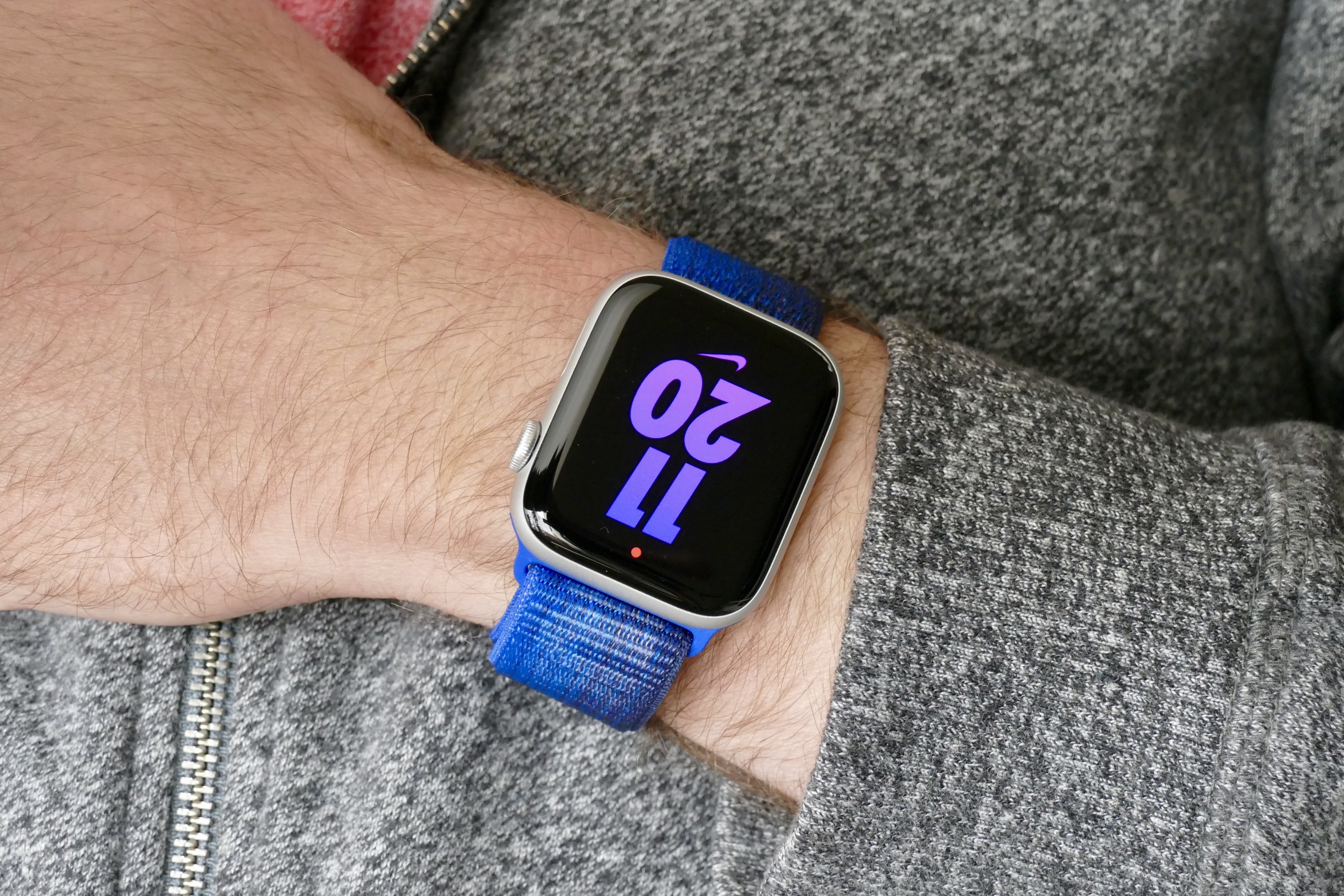 The Apple Watch SE 2 with Nike Bounce watch face.