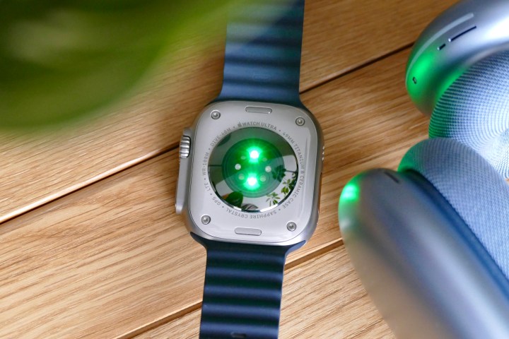 Le capteur de fréquence cardiaque de l'Apple Watch Ultra est actif.