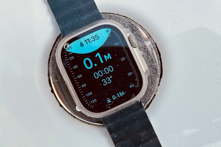 Utilisation de la jauge de profondeur sur l'Apple Watch Ultra.